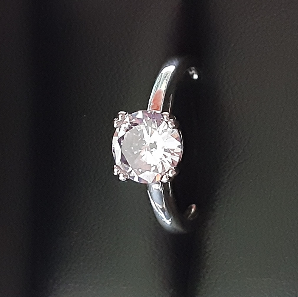 Single Hint of Purple Dimond Women's Ring Size: 6 - Picture 3 of 15